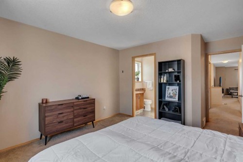100 Covecreek Close Ne, Calgary, AB - Indoor Photo Showing Bedroom