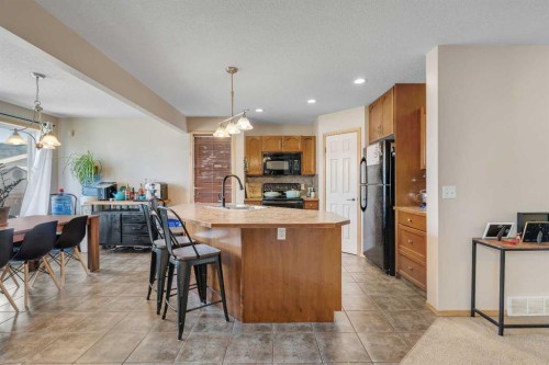 100 Covecreek Close Ne, Calgary, AB - Indoor Photo Showing Kitchen