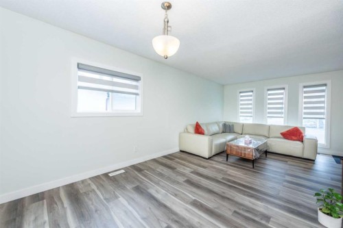 5640 Temple Drive Ne, Calgary, AB - Indoor Photo Showing Living Room