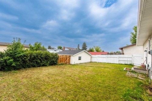 5640 Temple Drive Ne, Calgary, AB - Outdoor