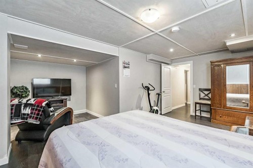 36 Millside Way Sw, Calgary, AB - Indoor Photo Showing Bedroom