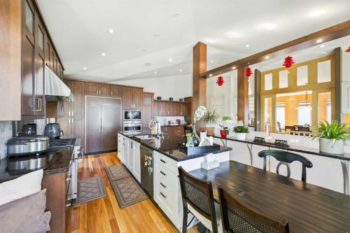 16 Spring Valley Lane Sw, Calgary, AB - Indoor Photo Showing Kitchen