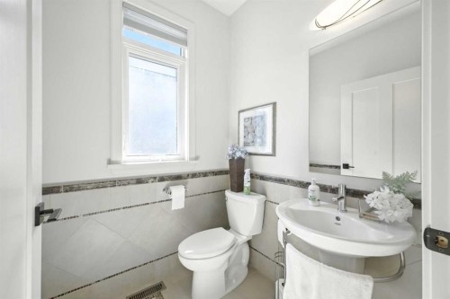 16 Spring Valley Lane Sw, Calgary, AB - Indoor Photo Showing Bathroom