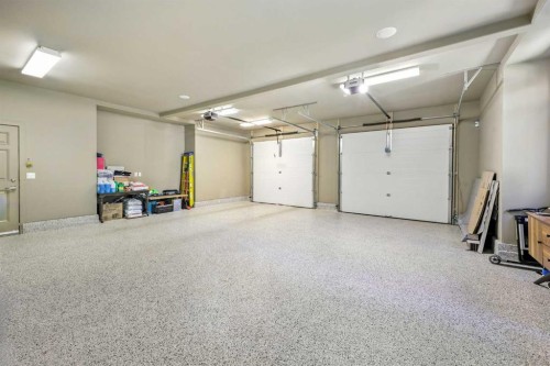 16 Spring Valley Lane Sw, Calgary, AB - Indoor Photo Showing Garage