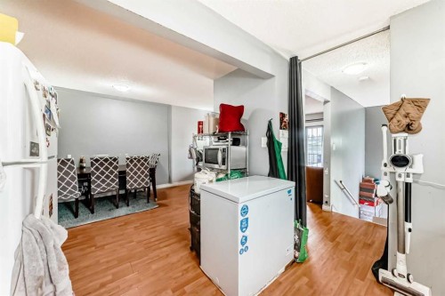 203 Penbrooke Close Se, Calgary, AB - Indoor