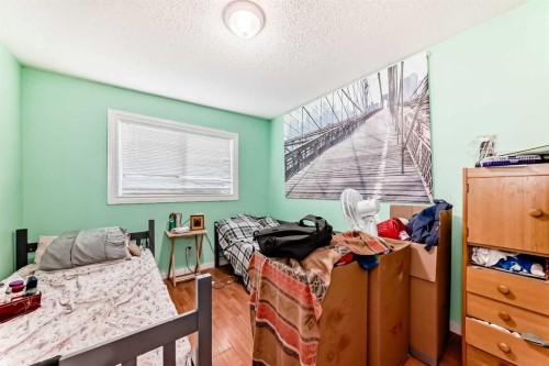 203 Penbrooke Close Se, Calgary, AB - Indoor Photo Showing Bedroom