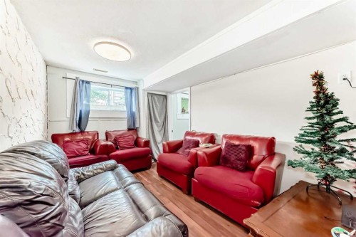203 Penbrooke Close Se, Calgary, AB - Indoor Photo Showing Living Room