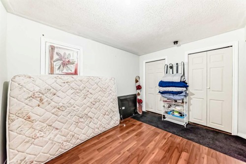 203 Penbrooke Close Se, Calgary, AB - Indoor Photo Showing Bedroom
