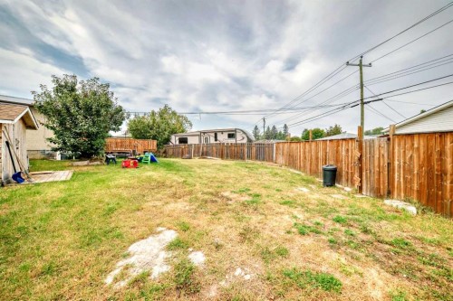 203 Penbrooke Close Se, Calgary, AB - Outdoor