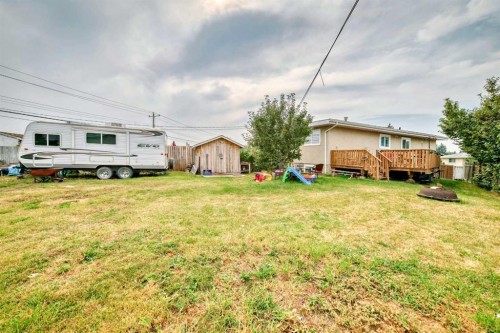 203 Penbrooke Close Se, Calgary, AB - Outdoor With Exterior