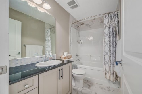 593 Nolan Hill Boulevard Nw, Calgary, AB - Indoor Photo Showing Bathroom