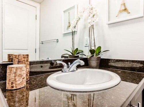 2340-81 Legacy Boulevard Se, Calgary, AB - Indoor Photo Showing Bathroom