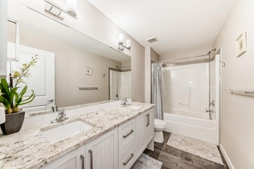 516 Sage Hill Grove Nw, Calgary, AB - Indoor Photo Showing Bathroom