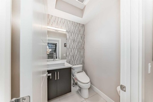 213 Springbluff Boulevard Sw, Calgary, AB - Indoor Photo Showing Bathroom