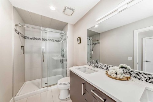 213 Springbluff Boulevard Sw, Calgary, AB - Indoor Photo Showing Bathroom