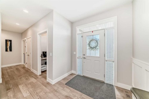 213 Springbluff Boulevard Sw, Calgary, AB - Indoor Photo Showing Other Room