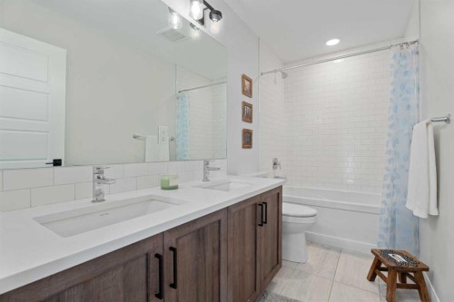 57 Ranchers Way, Okotoks, AB - Indoor Photo Showing Bathroom