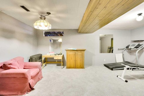 7915 Ranchview Drive Nw, Calgary, AB - Indoor Photo Showing Other Room
