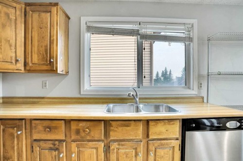 7915 Ranchview Drive Nw, Calgary, AB - Indoor Photo Showing Kitchen With Double Sink