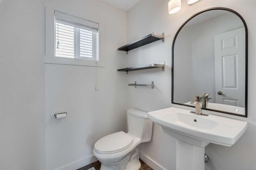 201 Crystalridge Rise, Okotoks, AB - Indoor Photo Showing Bathroom