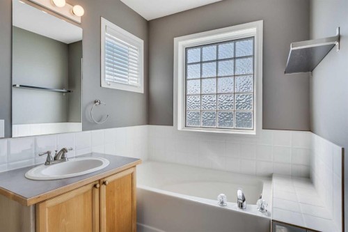 201 Crystalridge Rise, Okotoks, AB - Indoor Photo Showing Bathroom