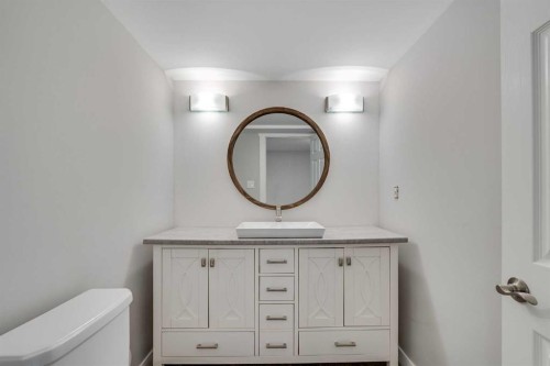 201 Crystalridge Rise, Okotoks, AB - Indoor Photo Showing Bathroom