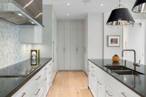 302-3030 17 Street Sw, Calgary, AB - Indoor Photo Showing Kitchen With Double Sink With Upgraded Kitchen