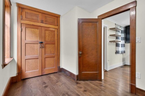 722 20 Avenue Nw, Calgary, AB - Indoor Photo Showing Other Room