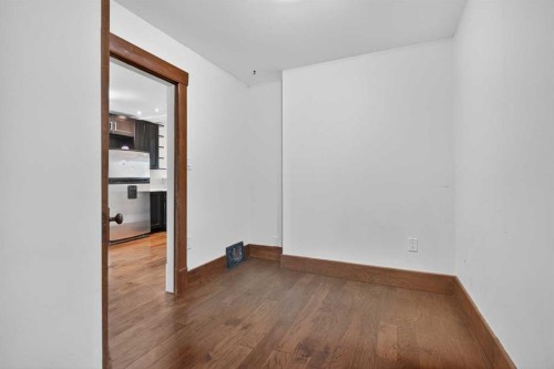 722 20 Avenue Nw, Calgary, AB - Indoor Photo Showing Other Room