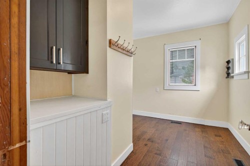 722 20 Avenue Nw, Calgary, AB - Indoor Photo Showing Other Room