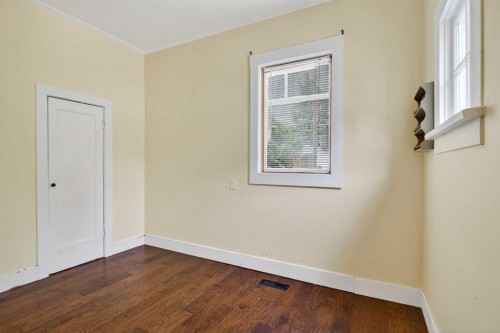 722 20 Avenue Nw, Calgary, AB - Indoor Photo Showing Other Room