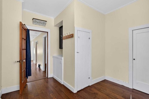 722 20 Avenue Nw, Calgary, AB - Indoor Photo Showing Other Room