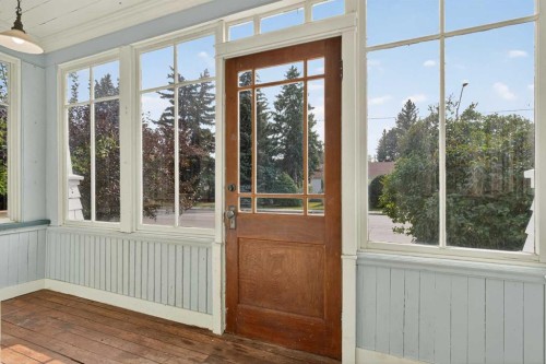 722 20 Avenue Nw, Calgary, AB - Indoor Photo Showing Other Room