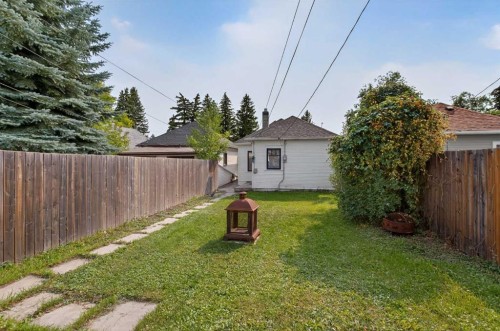 722 20 Avenue Nw, Calgary, AB - Outdoor