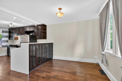 722 20 Avenue Nw, Calgary, AB - Indoor Photo Showing Kitchen
