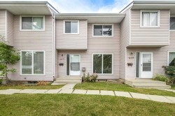417 40 Street NE Calgary, AB T2A 6S1