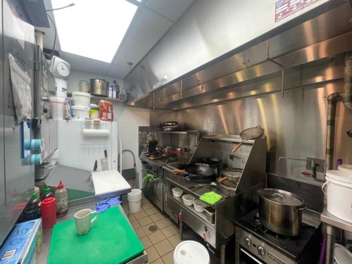 145Z-4825 Mount Royal Gate, Calgary, AB 