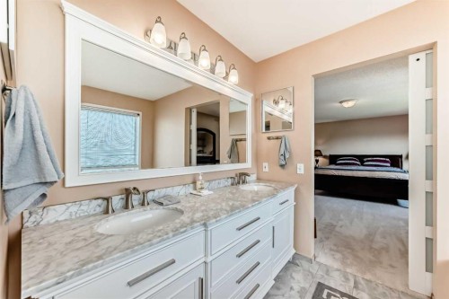 170 Shawbrooke Green Sw, Calgary, AB - Indoor Photo Showing Bathroom
