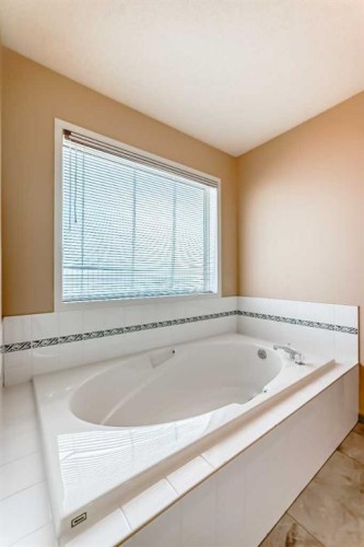 170 Shawbrooke Green Sw, Calgary, AB - Indoor Photo Showing Bathroom
