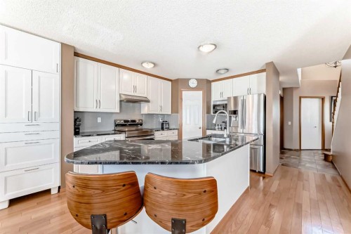 170 Shawbrooke Green Sw, Calgary, AB - Indoor Photo Showing Kitchen With Upgraded Kitchen