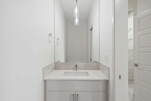 31 Lucas Passage Nw, Calgary, AB - Indoor Photo Showing Bathroom