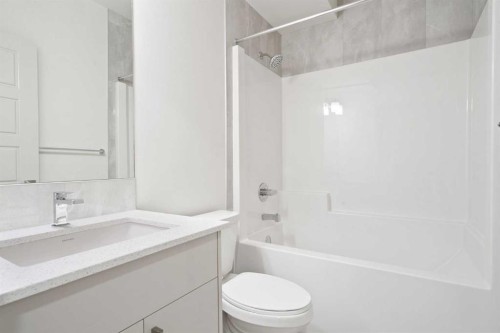 31 Lucas Passage Nw, Calgary, AB - Indoor Photo Showing Bathroom