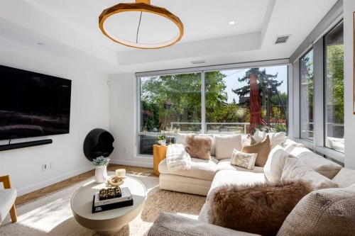 110-8445 Broadcast Avenue Sw, Calgary, AB - Indoor Photo Showing Living Room