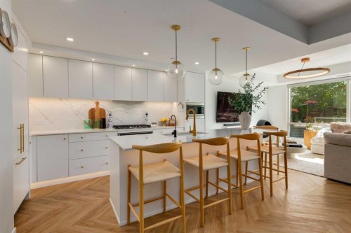 110-8445 Broadcast Avenue Sw, Calgary, AB - Indoor Photo Showing Kitchen With Upgraded Kitchen