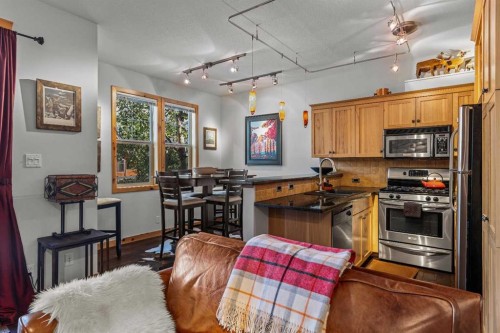 1103-70 Dyrgas Gate, Canmore, AB - Indoor Photo Showing Kitchen