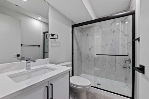 81 Saddlecrest Green Ne, Calgary, AB - Indoor Photo Showing Bathroom