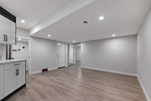 81 Saddlecrest Green Ne, Calgary, AB - Indoor Photo Showing Other Room