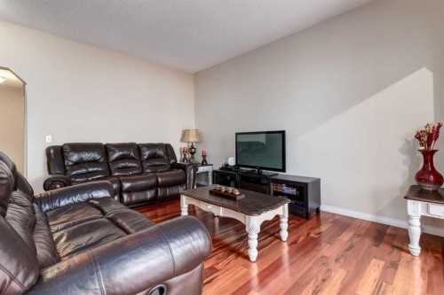 82 Everglen Crescent Sw, Calgary, AB - Indoor Photo Showing Living Room