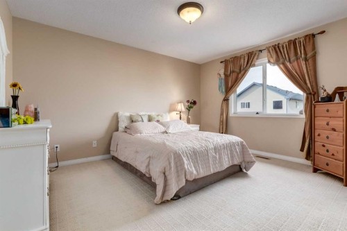 82 Everglen Crescent Sw, Calgary, AB - Indoor Photo Showing Bedroom