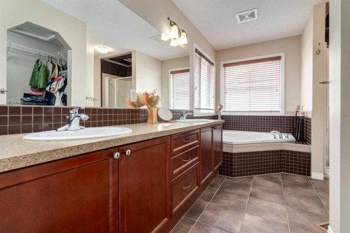 82 Everglen Crescent Sw, Calgary, AB - Indoor Photo Showing Bathroom